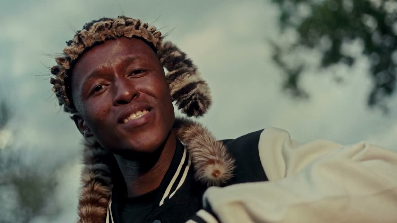 Sqiniseko SqinQ ft. Bontle Kgabi - Ngakthanda Wena (Official Video)