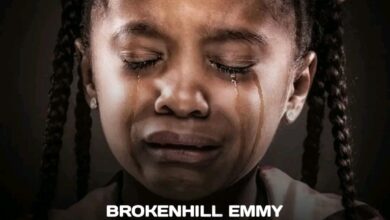 BrokenHill Emmy – Defilement